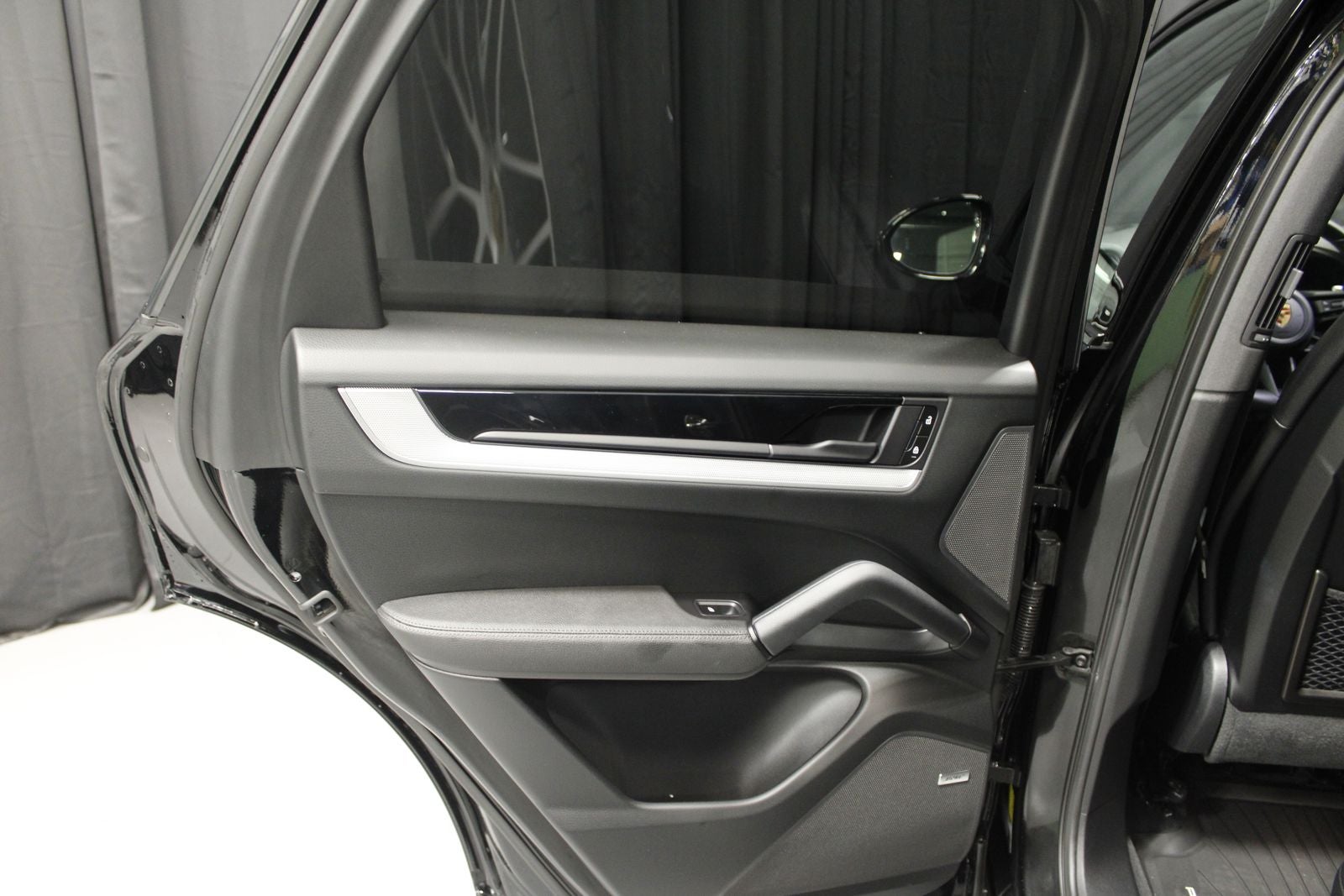 2024 Porsche Cayenne E-Hybrid Base