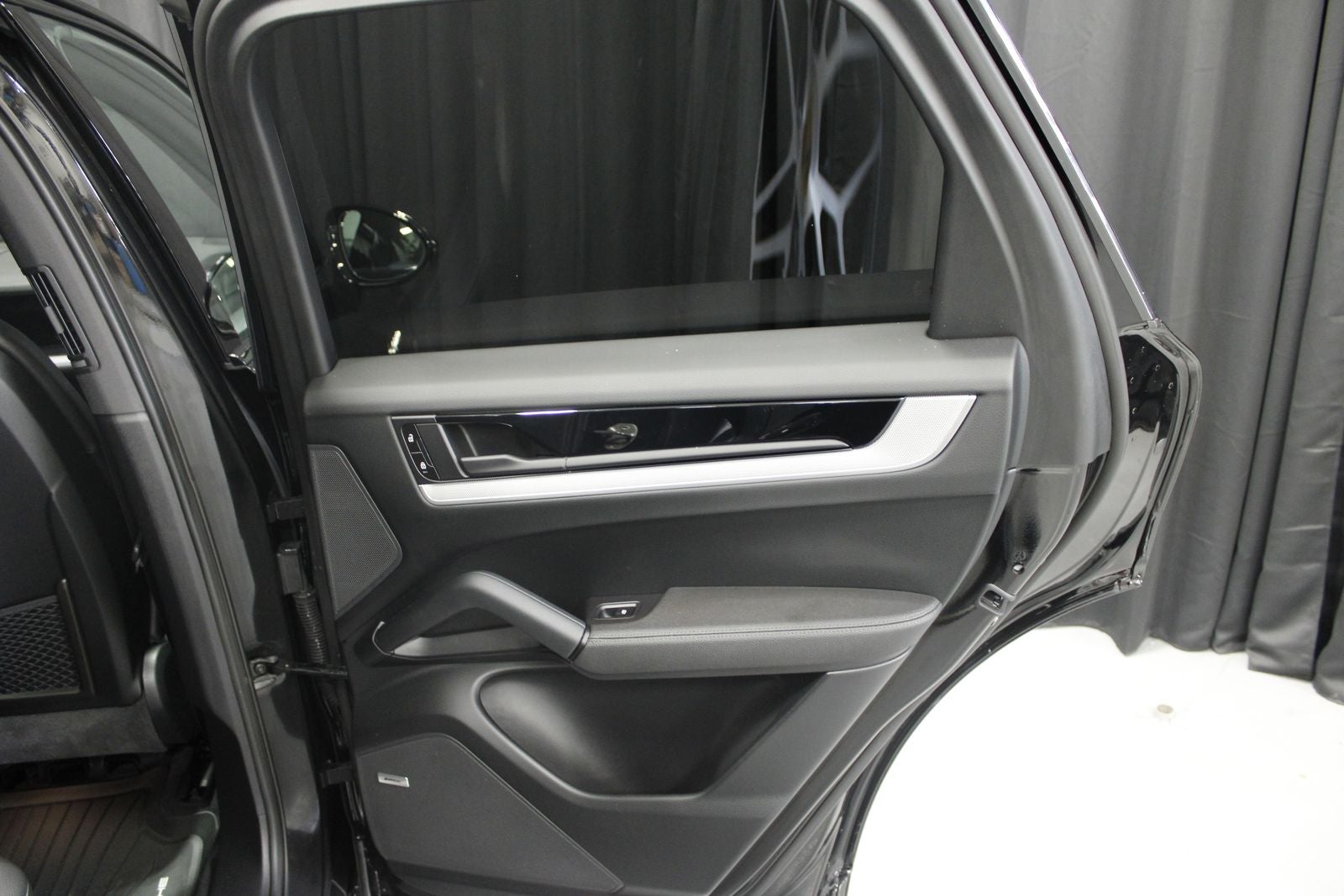 2024 Porsche Cayenne E-Hybrid Base