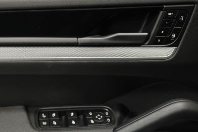 2024 Porsche Cayenne E-Hybrid Base