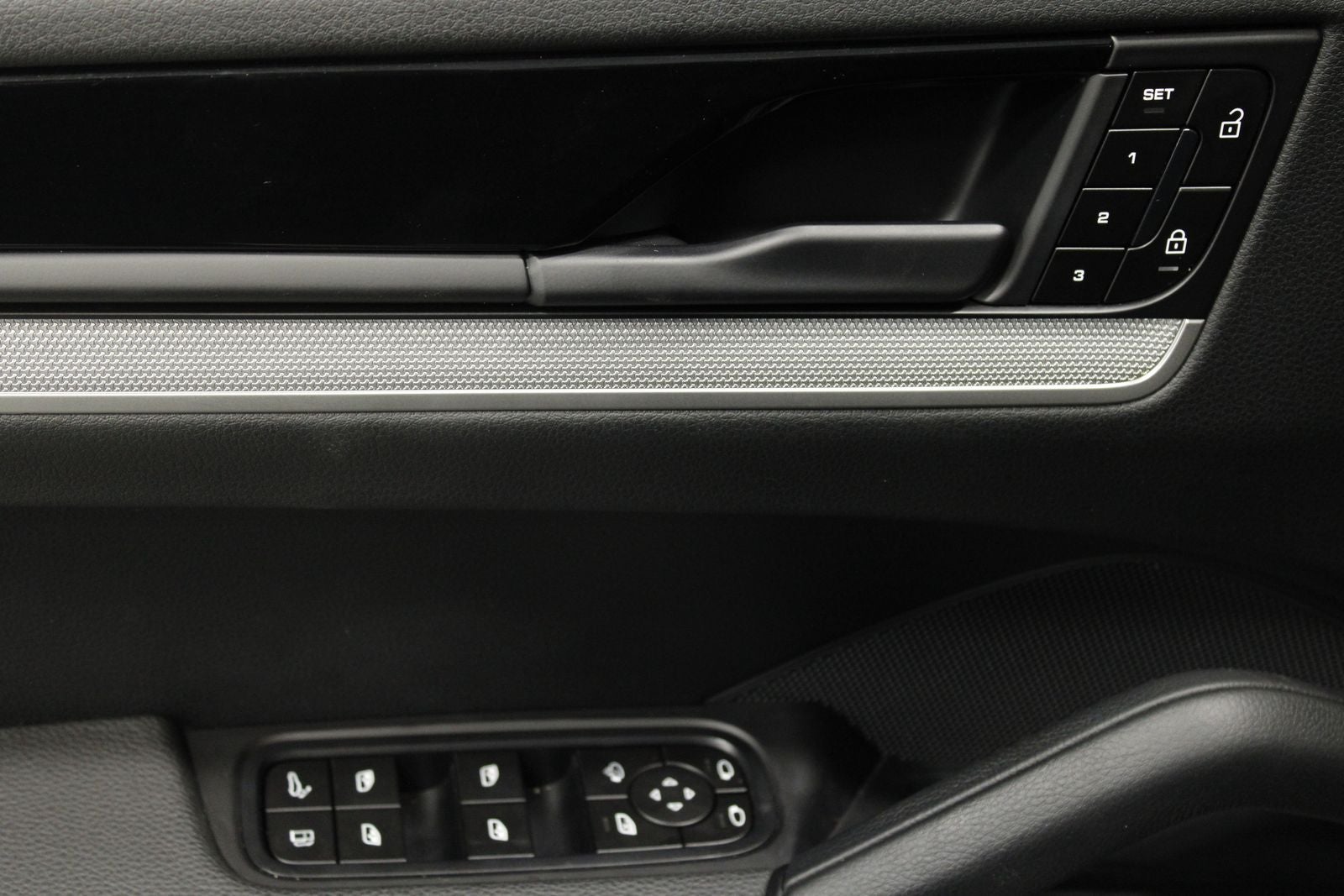 2024 Porsche Cayenne E-Hybrid Base