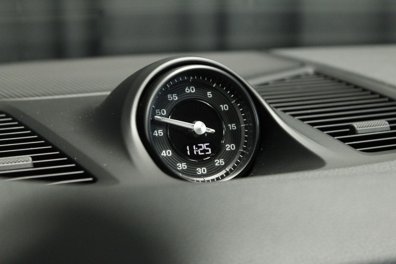 2024 Porsche Cayenne E-Hybrid Base