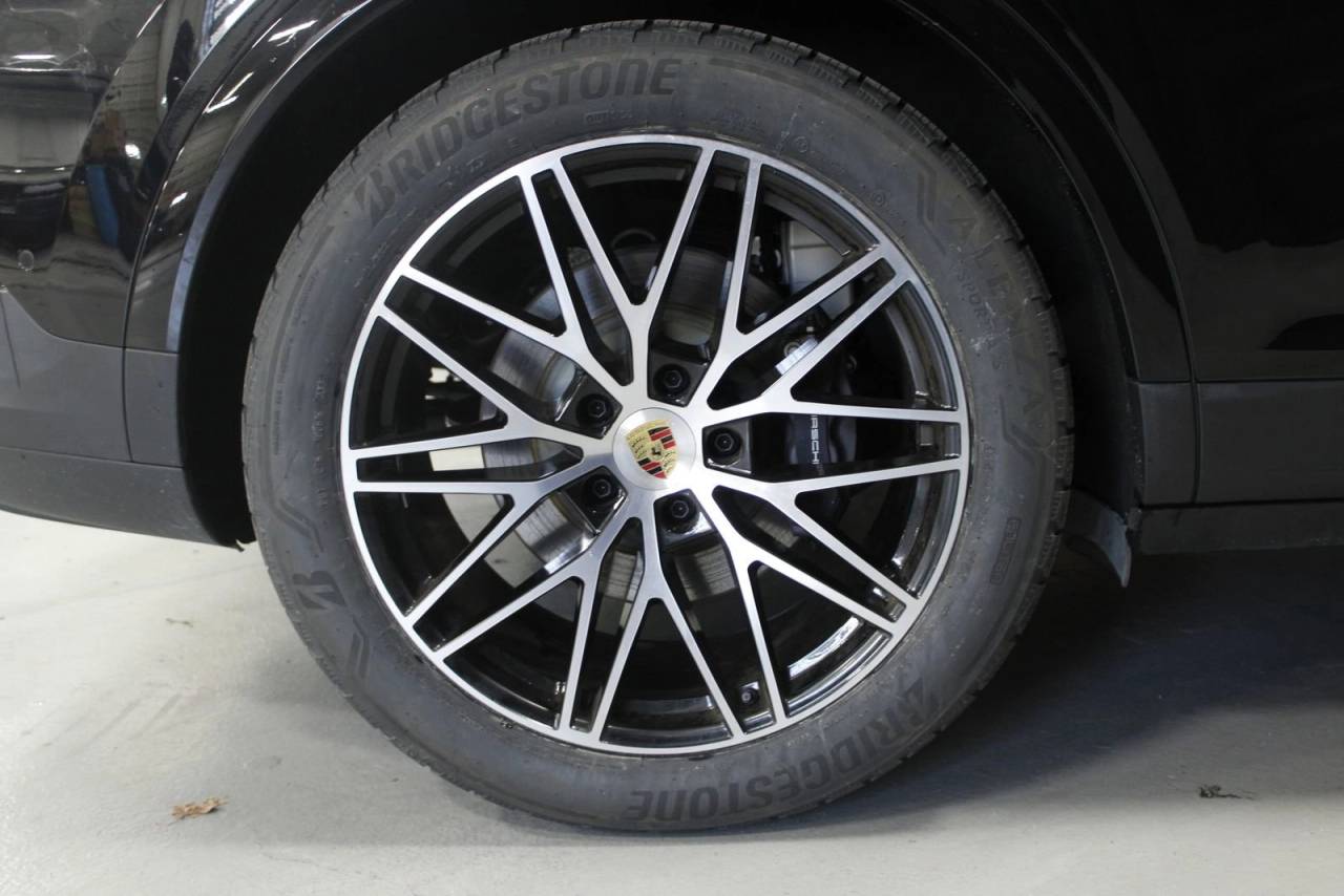 2024 Porsche Cayenne E-Hybrid