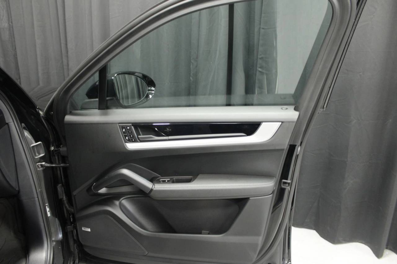 2024 Porsche Cayenne E-Hybrid