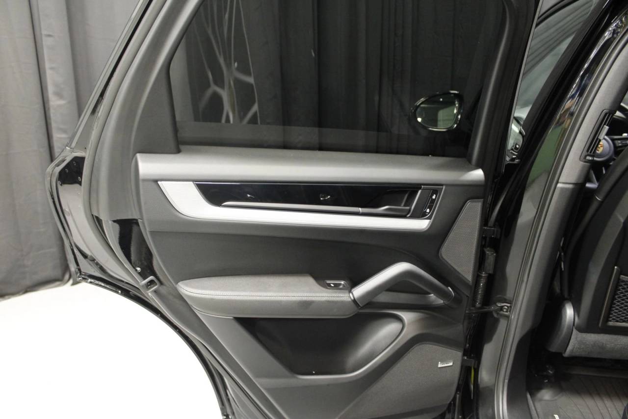 2024 Porsche Cayenne E-Hybrid