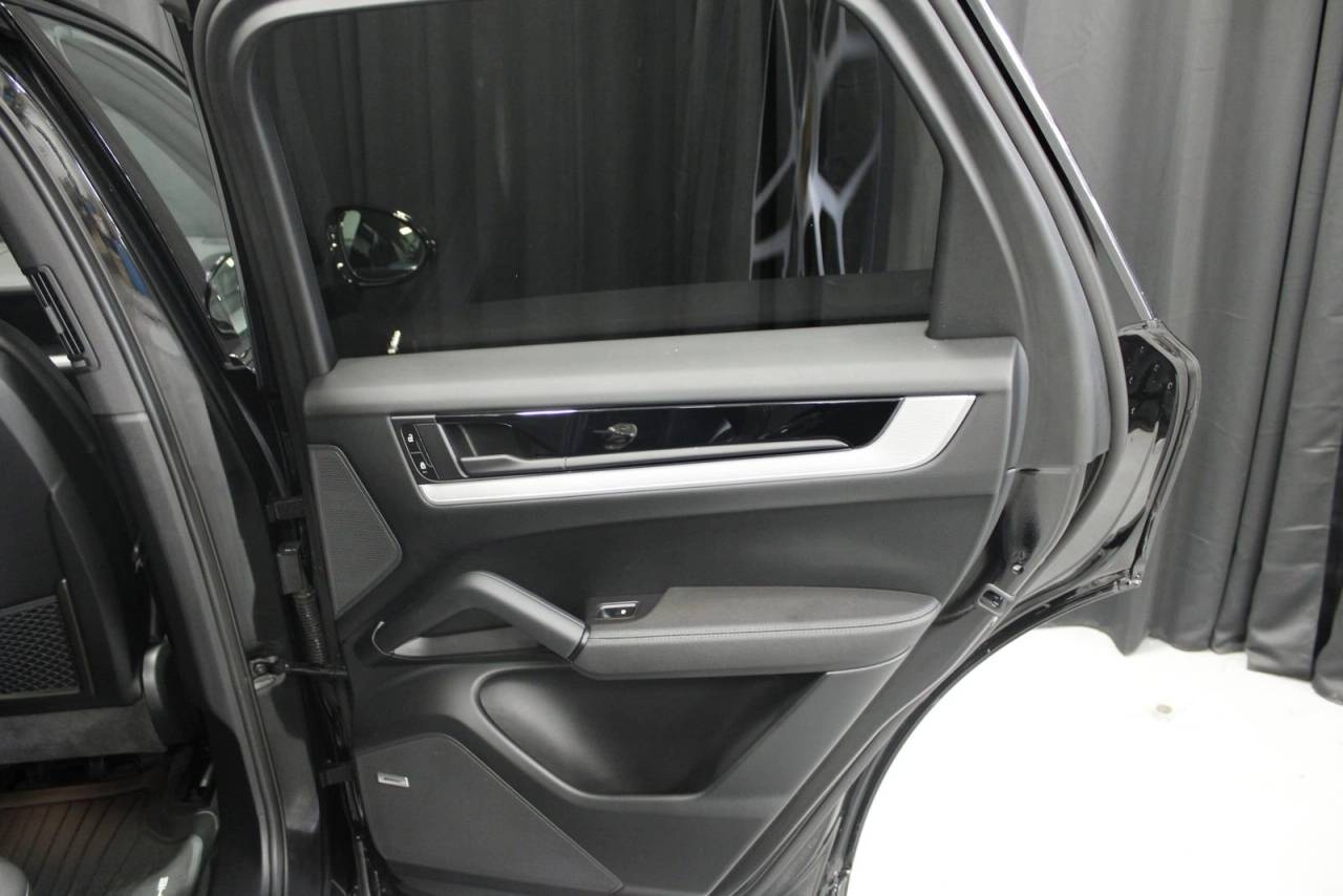 2024 Porsche Cayenne E-Hybrid