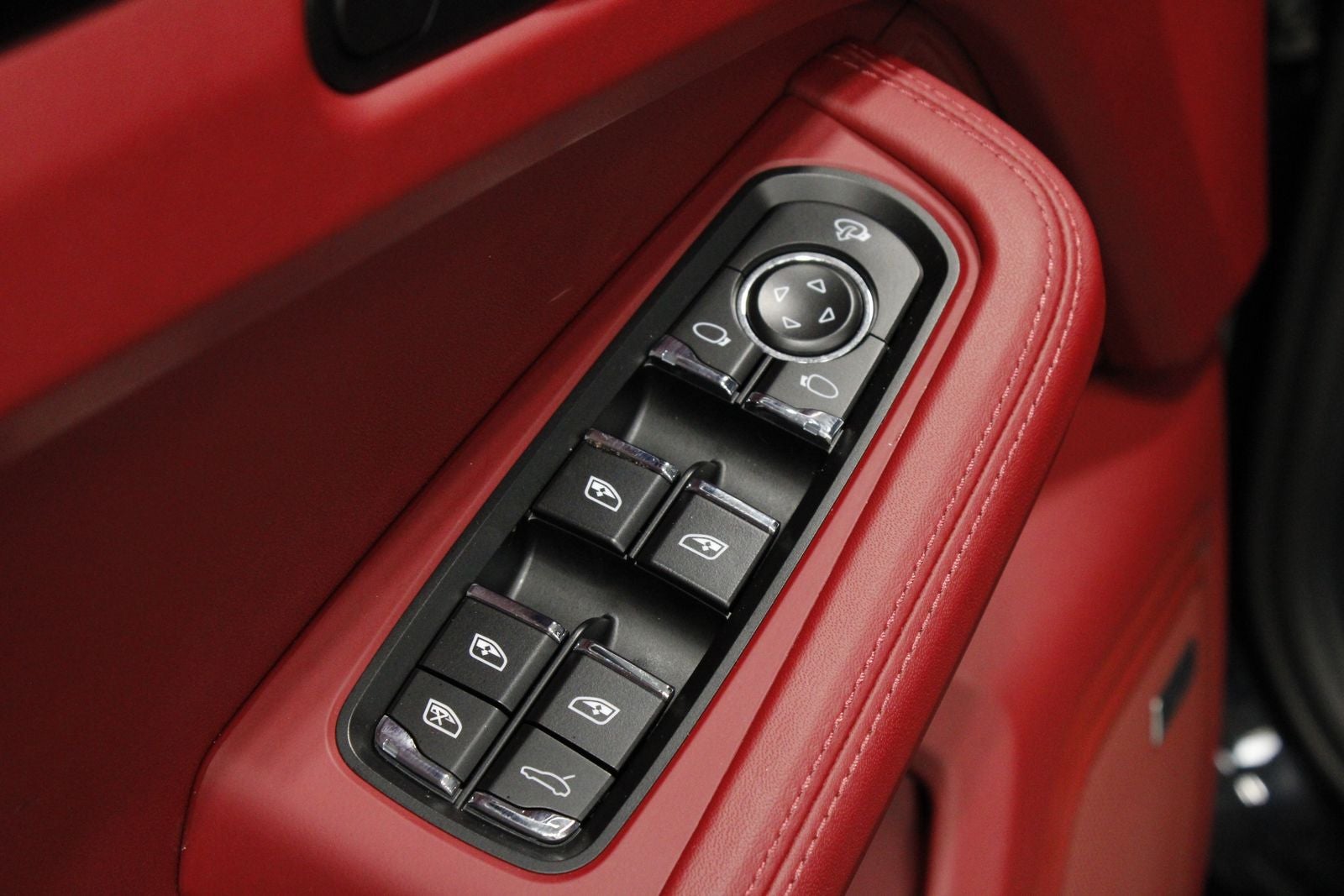 2025 Porsche Macan S