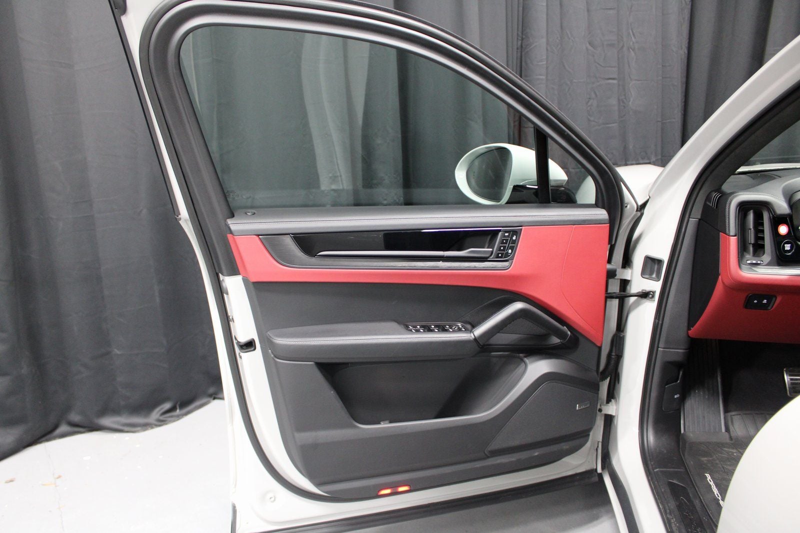 2025 Porsche Cayenne GTS