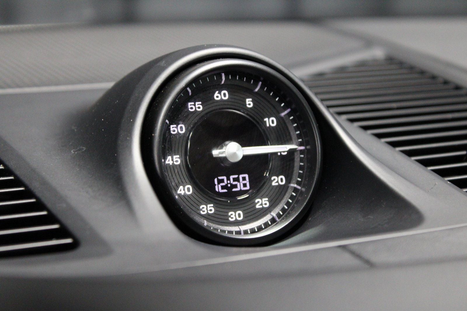 2025 Porsche Cayenne GTS