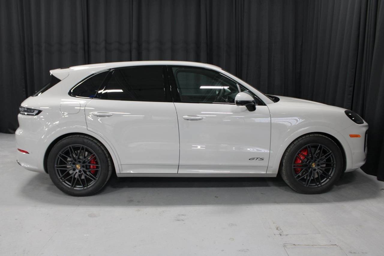 2025 Porsche Cayenne GTS