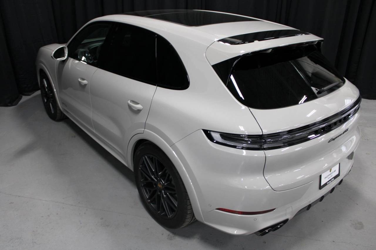 2025 Porsche Cayenne GTS