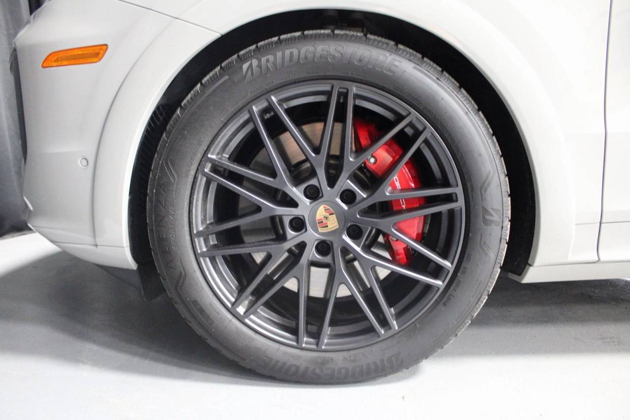 2025 Porsche Cayenne GTS