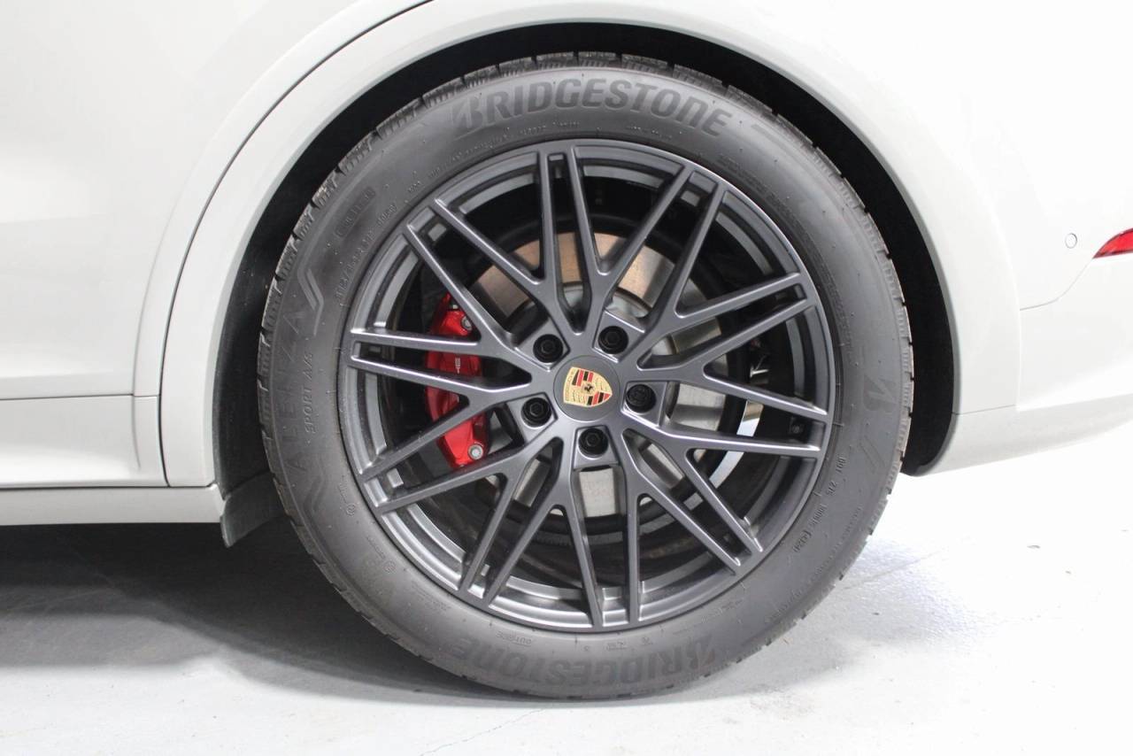 2025 Porsche Cayenne GTS