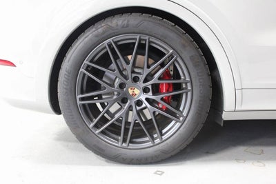 2025 Porsche Cayenne GTS