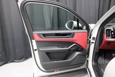 2025 Porsche Cayenne GTS