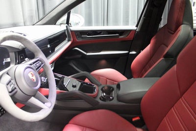 2025 Porsche Cayenne GTS