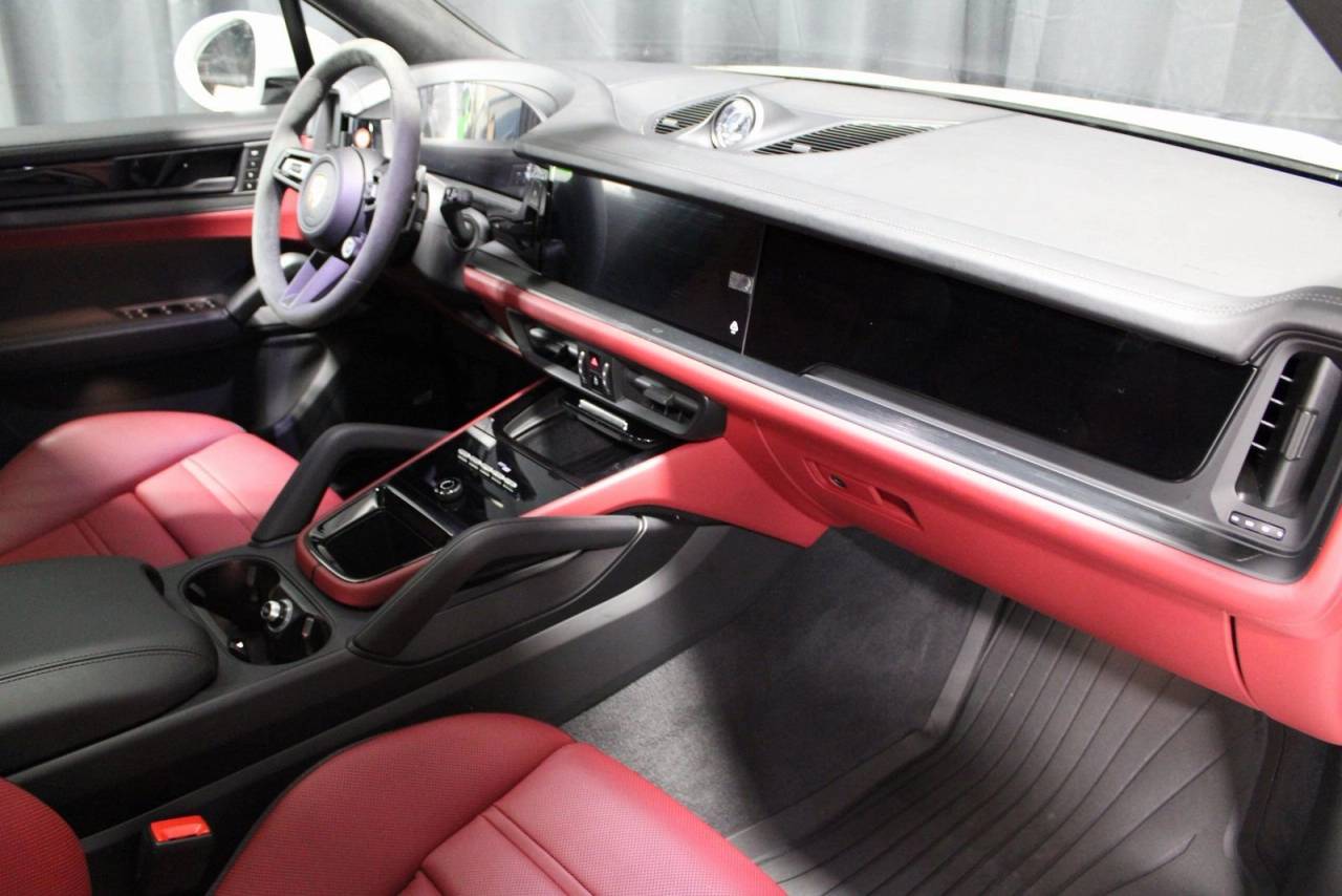 2025 Porsche Cayenne GTS