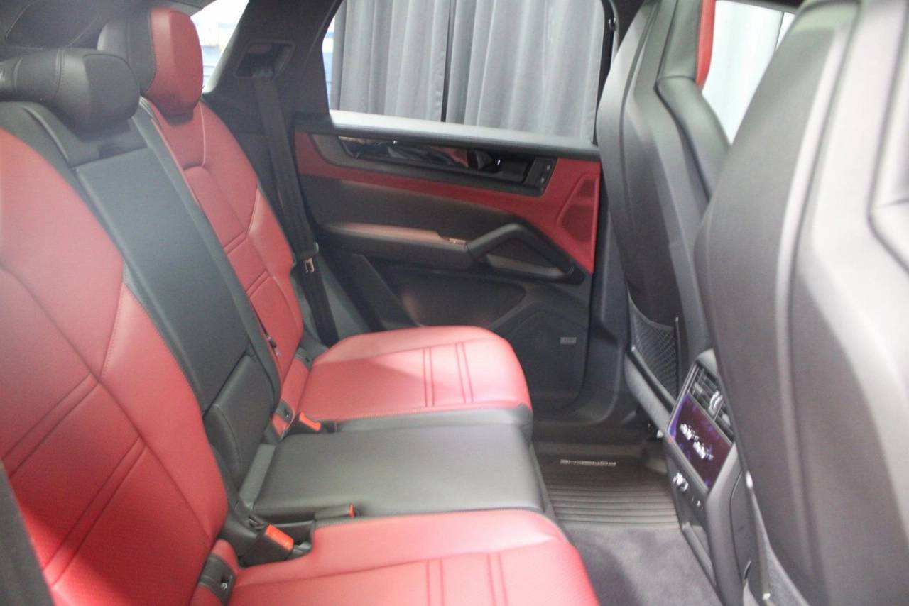 2025 Porsche Cayenne GTS