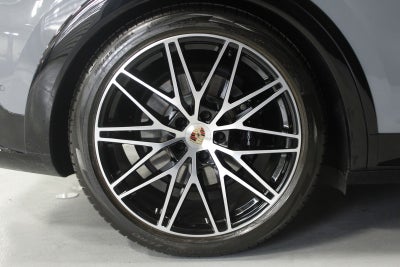 2025 Porsche Cayenne Coupe GTS