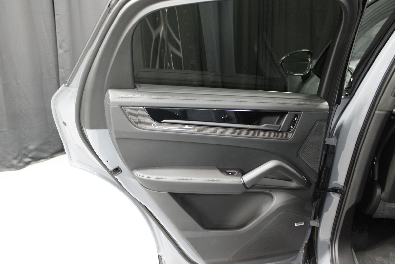 2025 Porsche Cayenne Coupe GTS