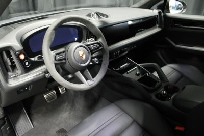 2025 Porsche Cayenne Coupe GTS