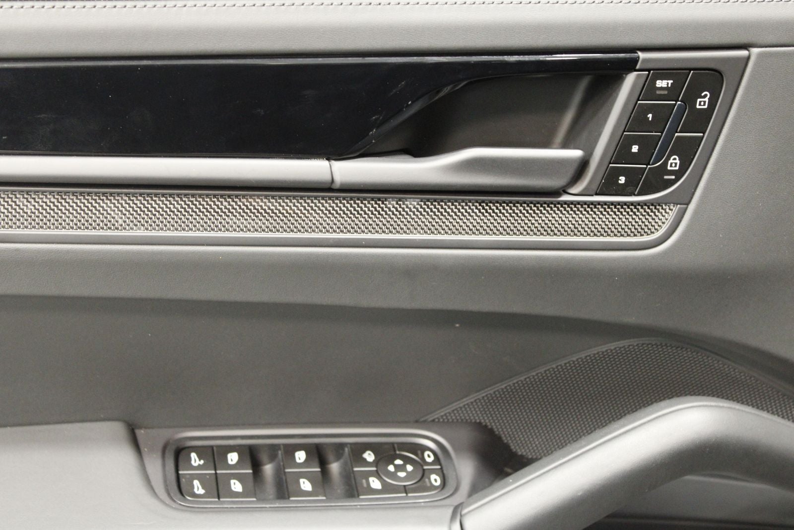 2025 Porsche Cayenne Coupe GTS