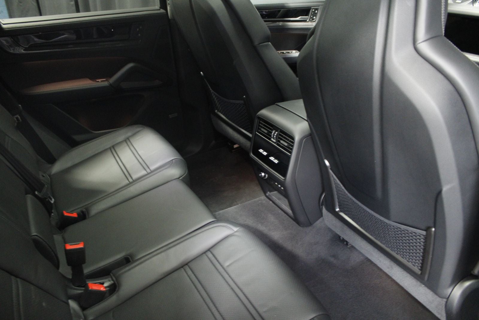 2025 Porsche Cayenne Coupe GTS