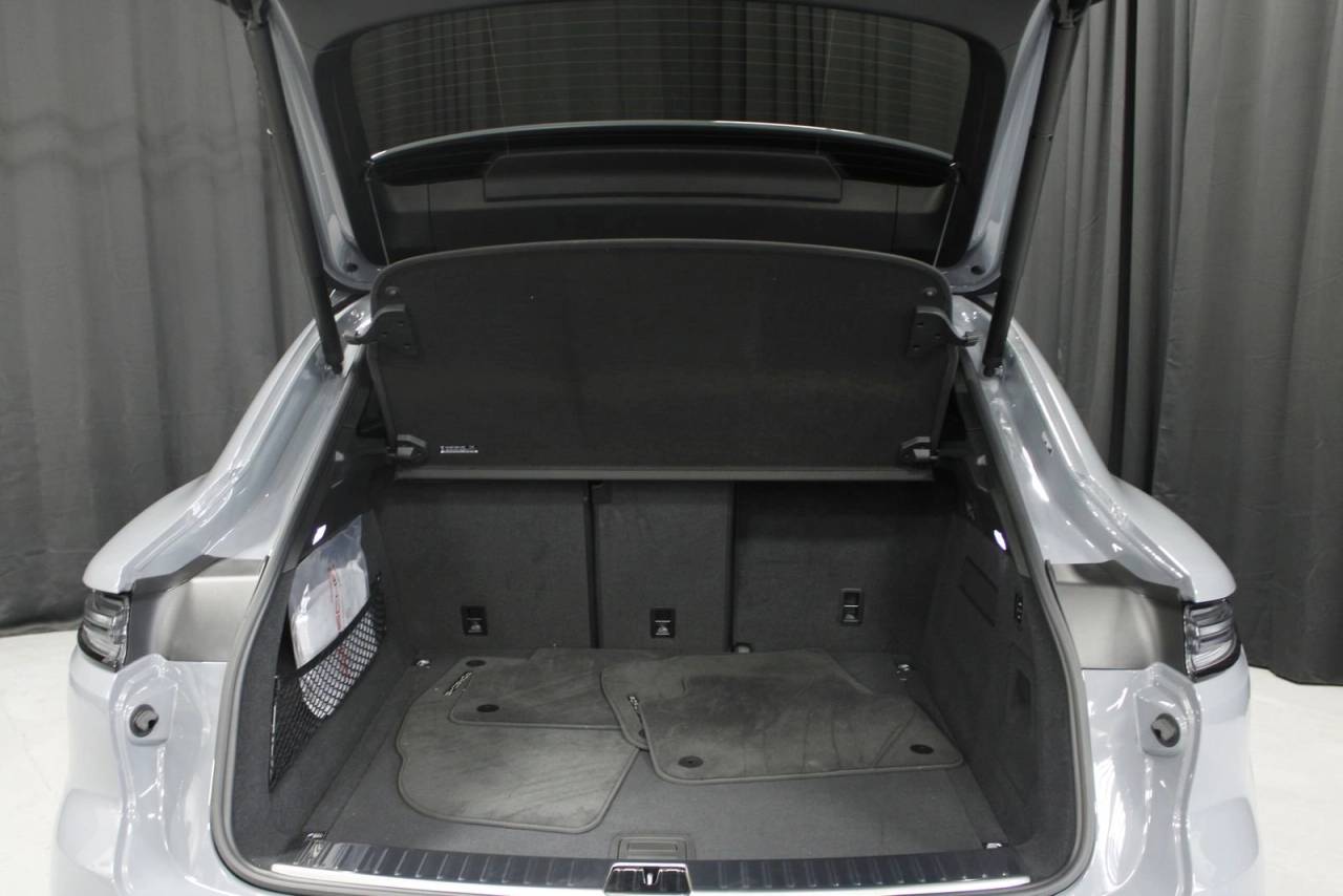 2025 Porsche Cayenne Coupe GTS