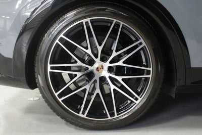 2025 Porsche Cayenne Coupe GTS