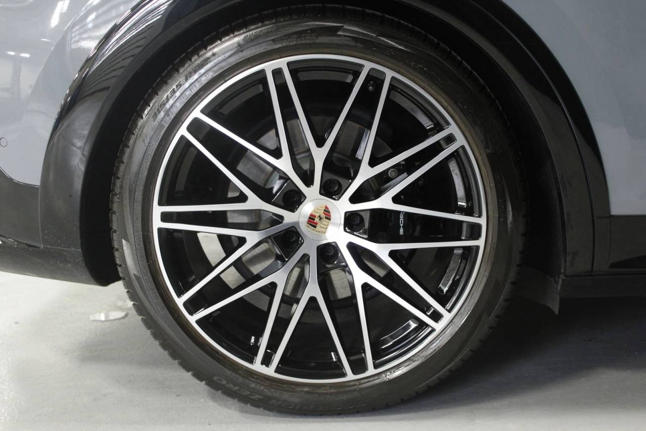 2025 Porsche Cayenne Coupe GTS