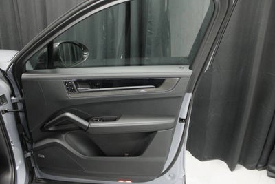 2025 Porsche Cayenne Coupe GTS