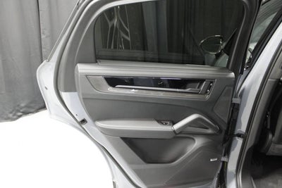 2025 Porsche Cayenne Coupe GTS