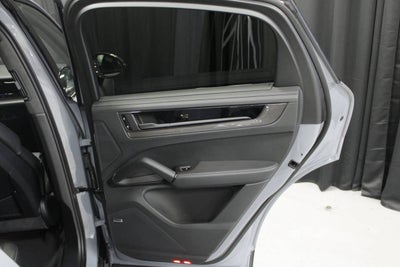 2025 Porsche Cayenne Coupe GTS