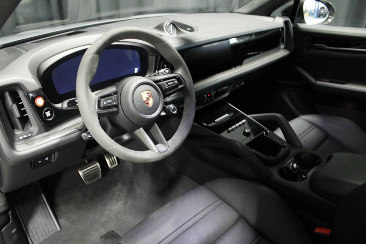 2025 Porsche Cayenne Coupe GTS