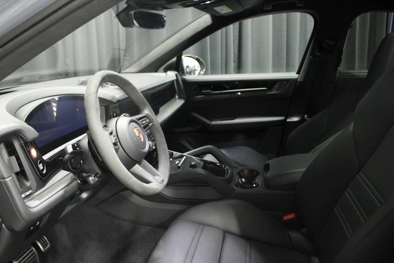 2025 Porsche Cayenne Coupe GTS