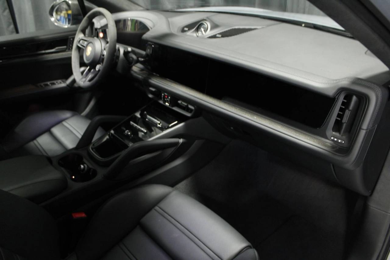 2025 Porsche Cayenne Coupe GTS