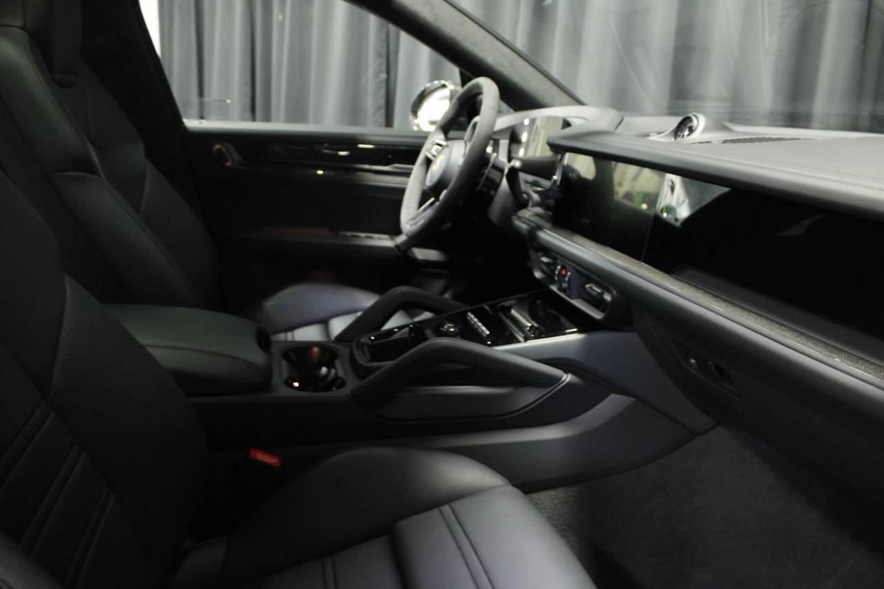 2025 Porsche Cayenne Coupe GTS