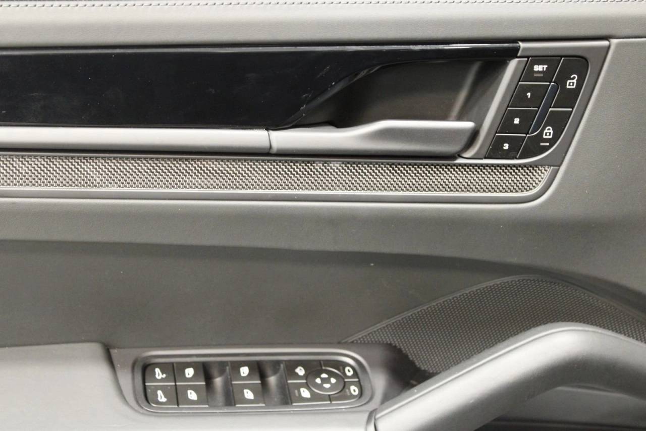 2025 Porsche Cayenne Coupe GTS