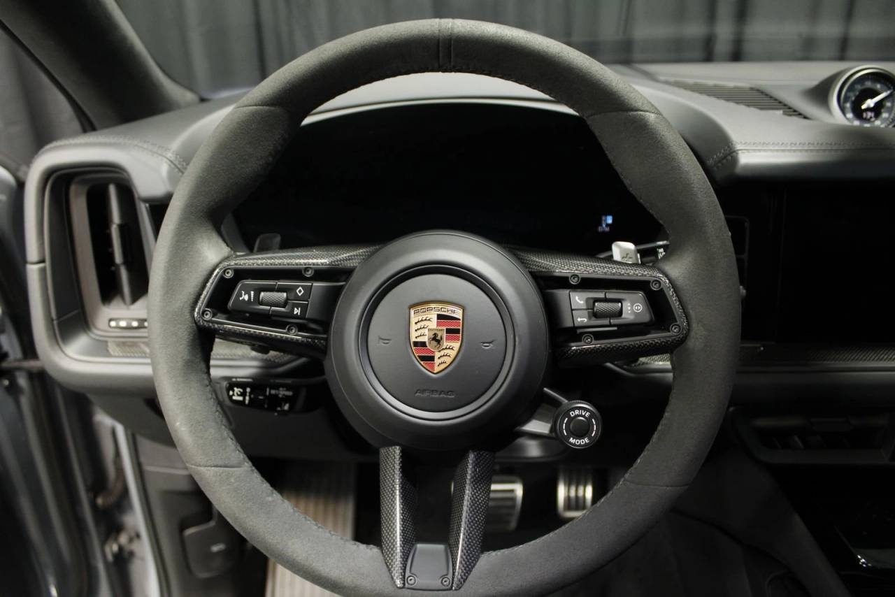 2025 Porsche Cayenne Coupe GTS