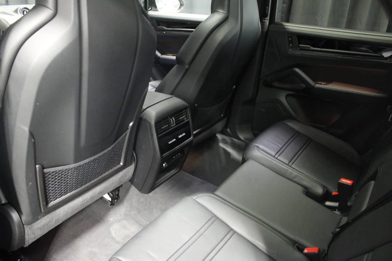 2025 Porsche Cayenne Coupe GTS