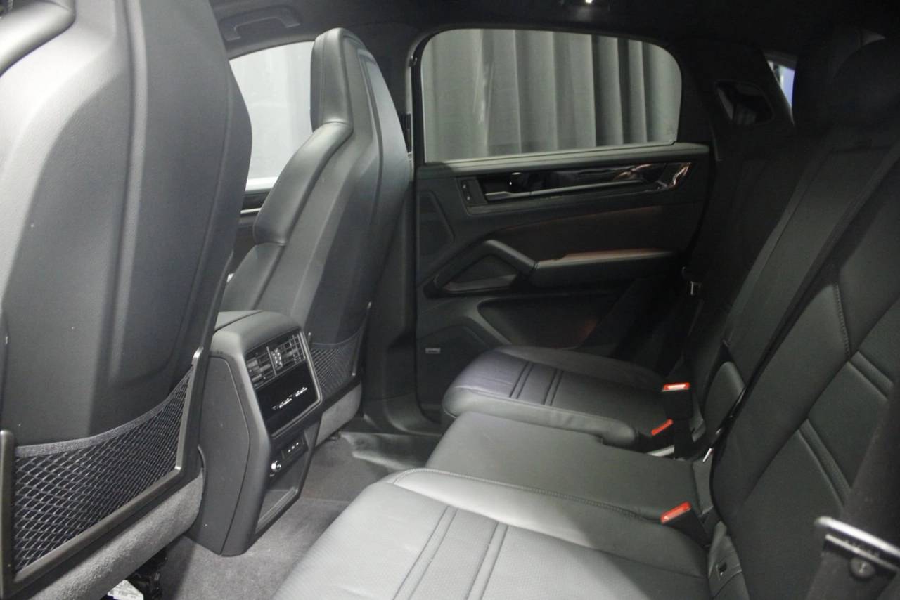 2025 Porsche Cayenne Coupe GTS