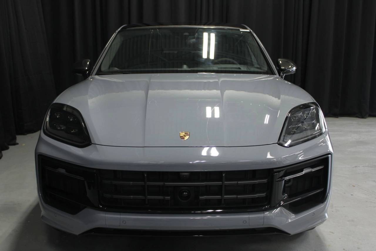 2025 Porsche Cayenne Coupe GTS