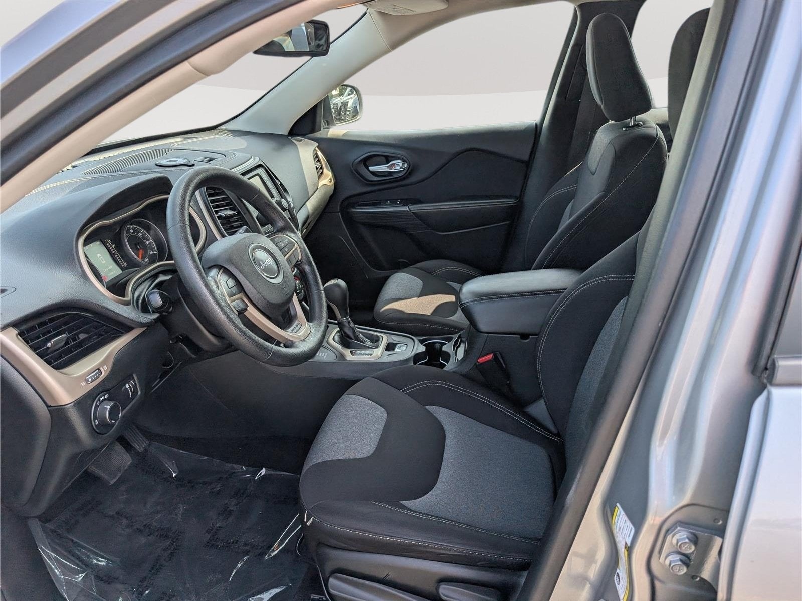 2015 Jeep Cherokee Sport