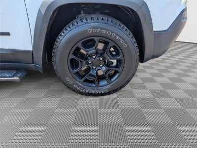 2023 Jeep Cherokee Trailhawk