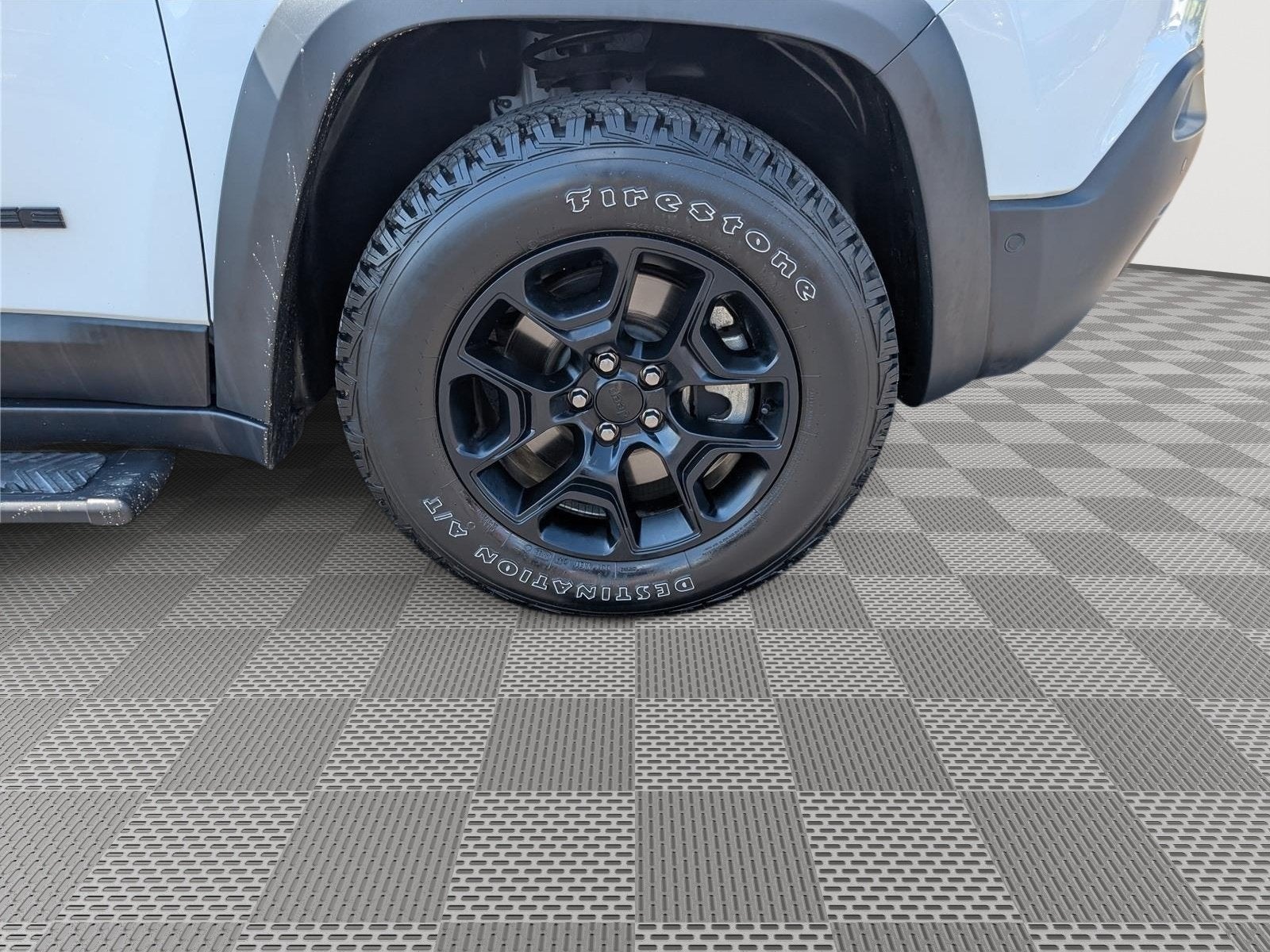 2023 Jeep Cherokee Trailhawk