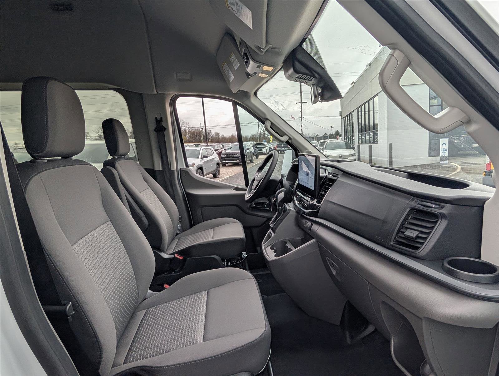 2024 Ford Transit Passenger Wagon XLT
