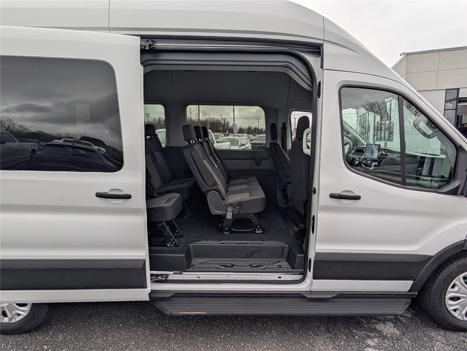 2024 Ford Transit Passenger Wagon XLT