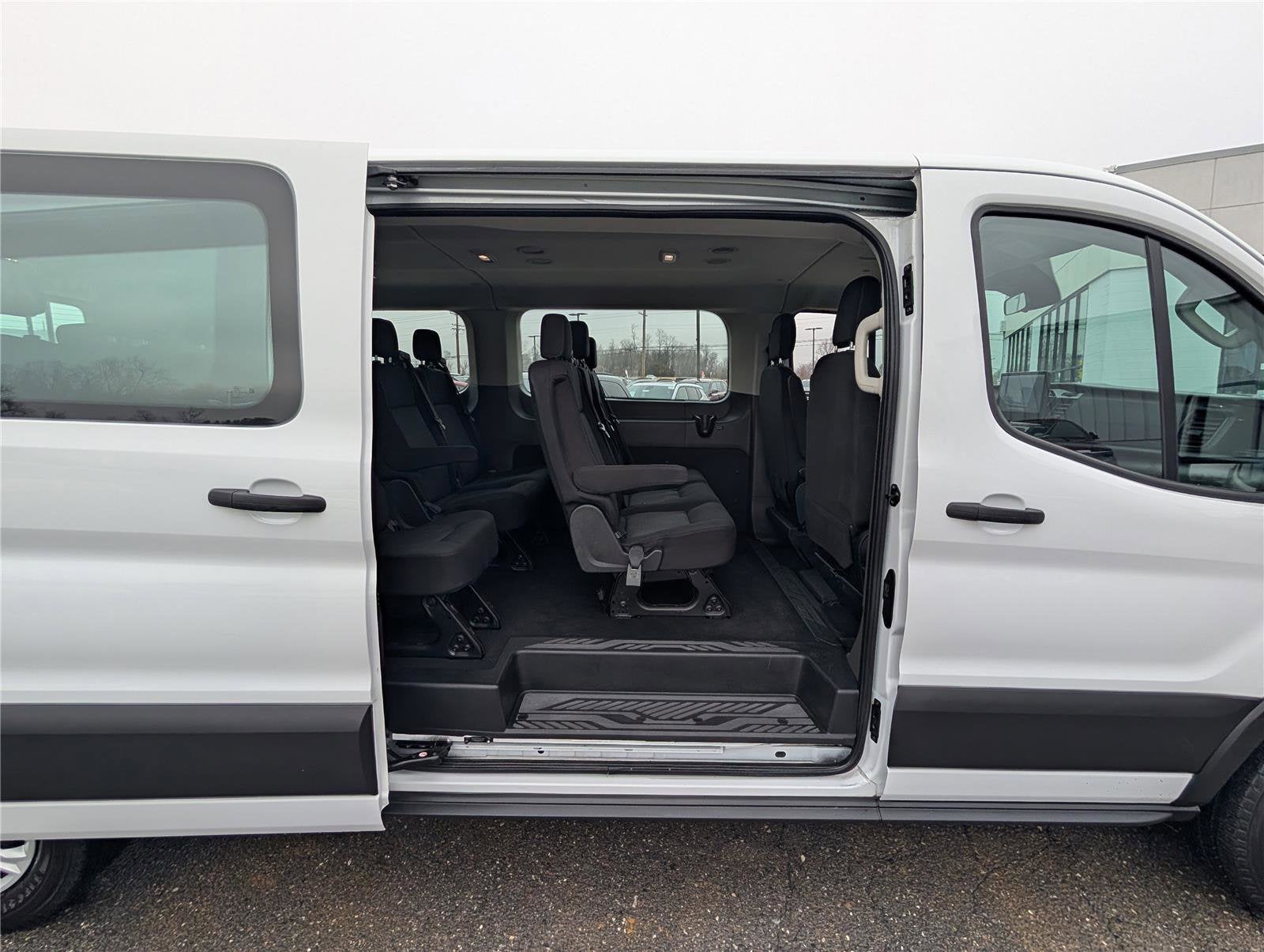 2023 Ford Transit Passenger Wagon XLT