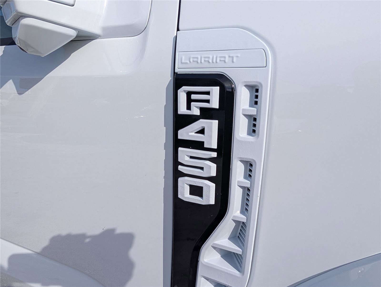 2026 Ford Super Duty F-450 DRW LARIAT