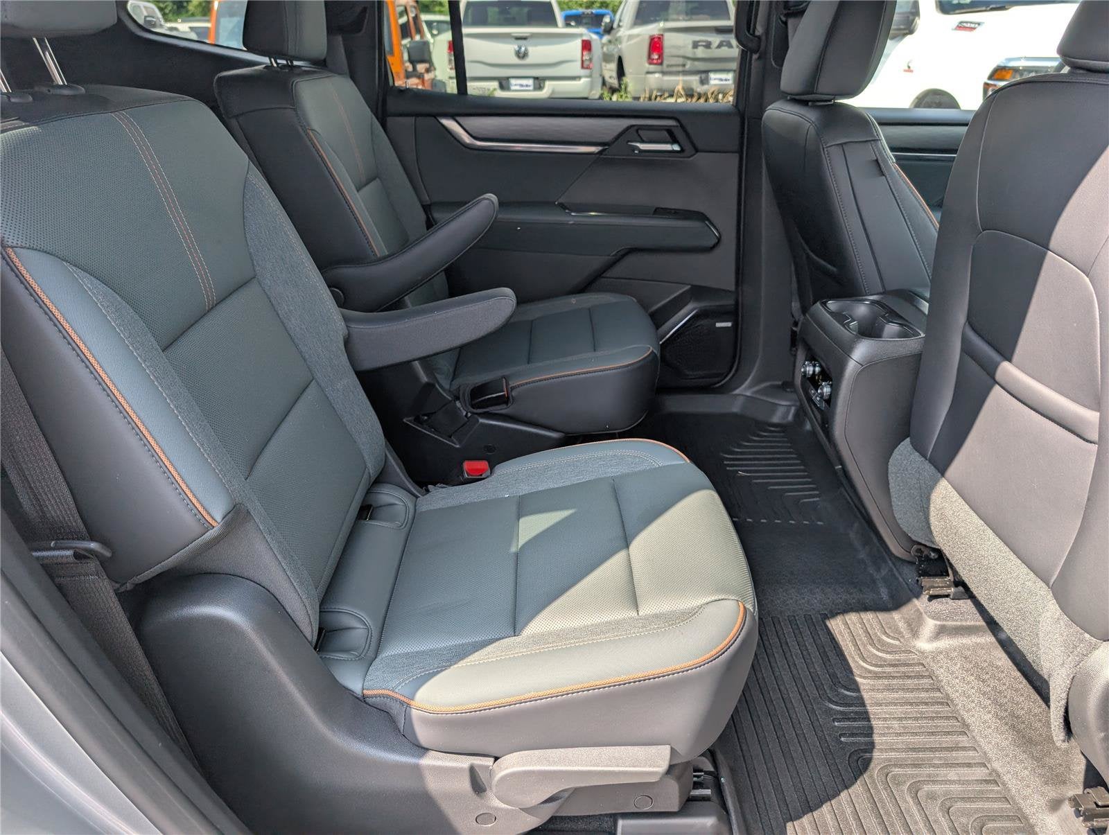 2025 GMC Acadia AWD AT4