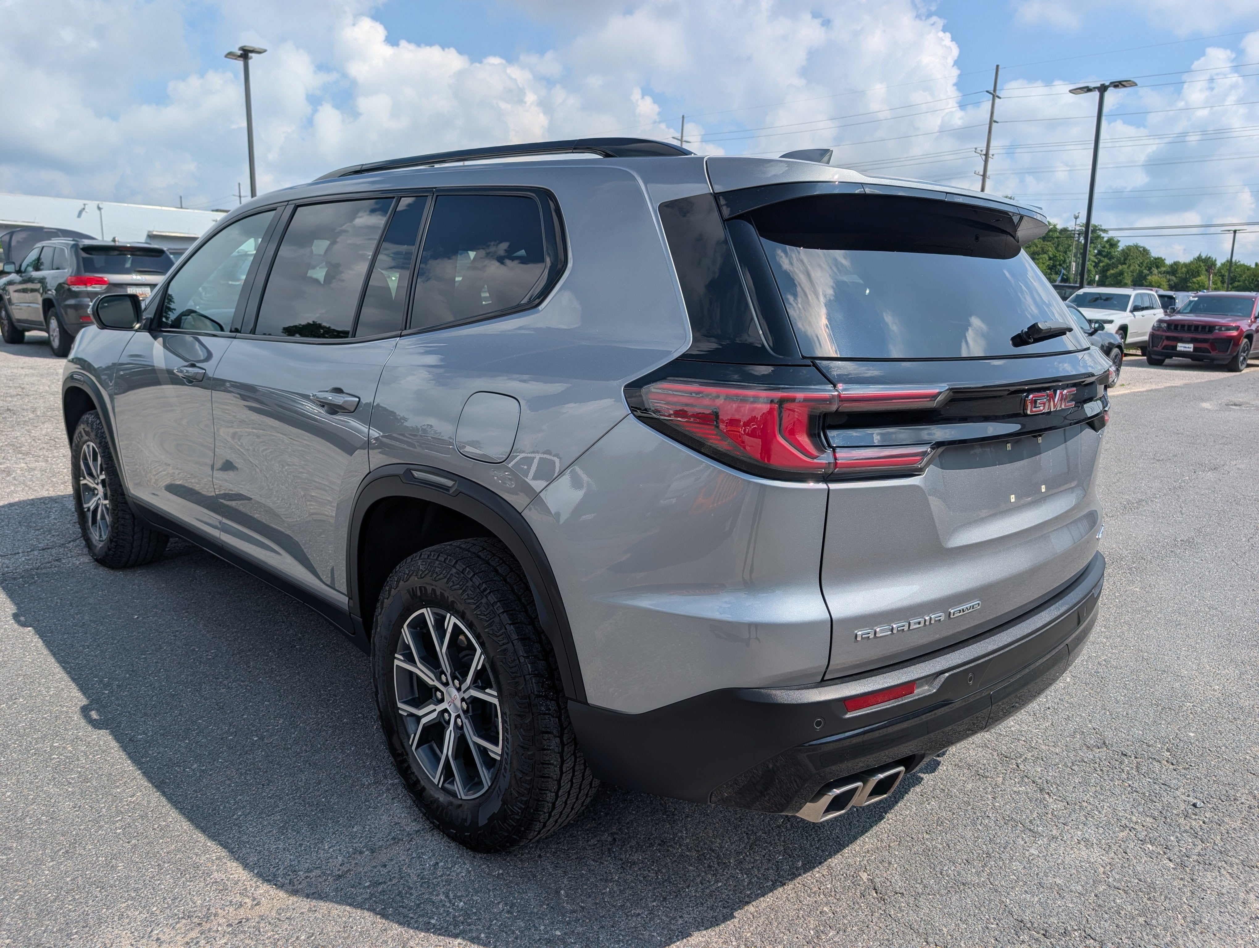 2025 GMC Acadia AWD AT4